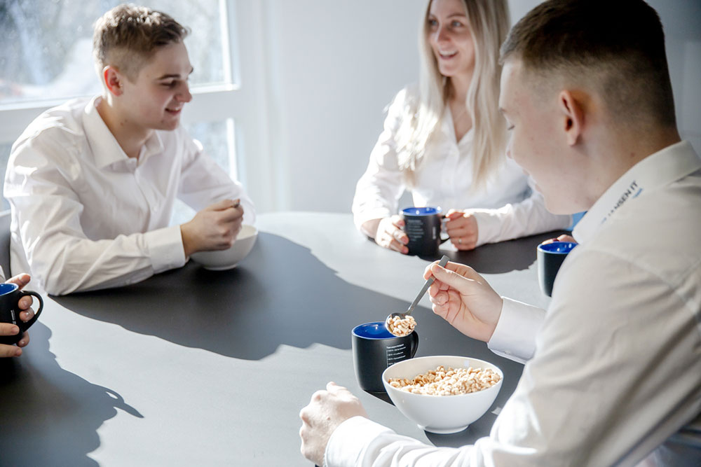 Jansen IT Mitarbeiter am Arbeitsplatz